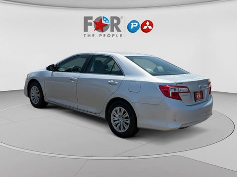 Used 2012 Toyota Camry LE FWD image 3