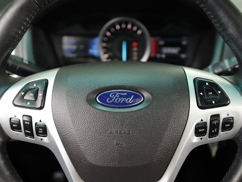 Used 2014 Ford Explorer XLT w/ Equipment Group 202A FWD image 11