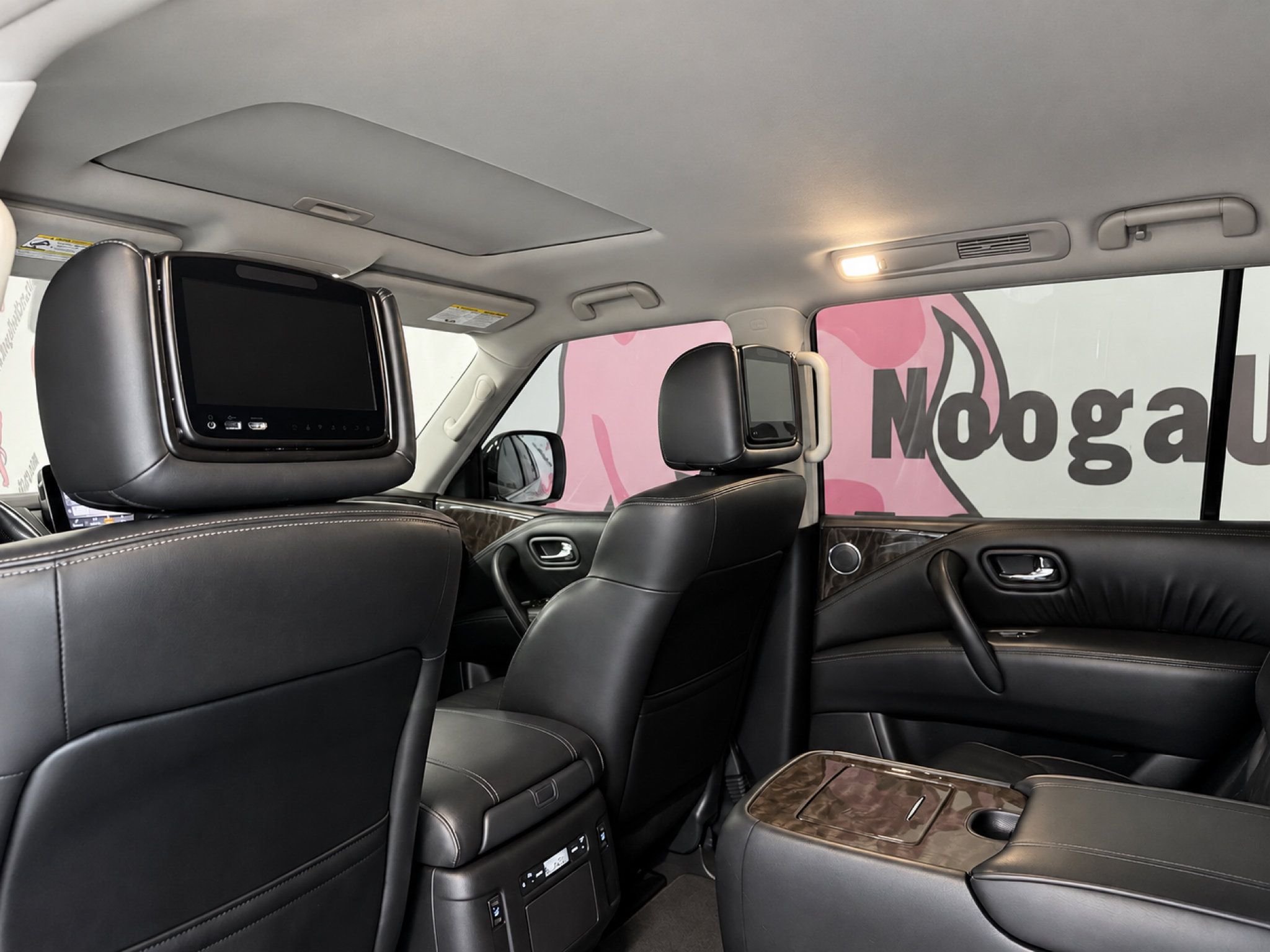 Used 2022 Nissan Armada Platinum w/ Captain's Chairs Package RWD image 21