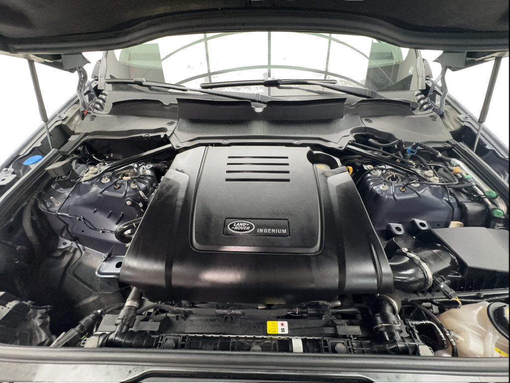 Used 2025 Land Rover Discovery S AWD/4WD image 20