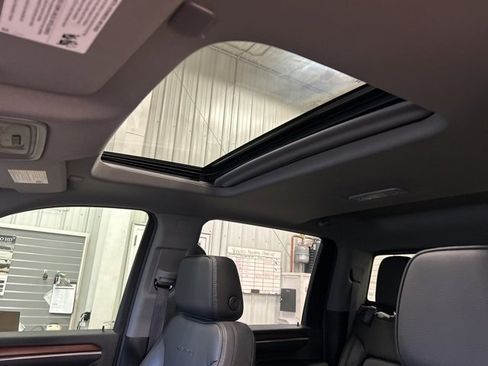 Used 2025 GMC Sierra 3500 Denali w/ Denali Reserve Package image 34