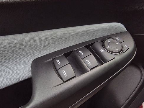 Used 2024 Buick Envista Preferred image 11