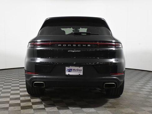 Used 2025 Porsche Cayenne AWD/4WD image 6