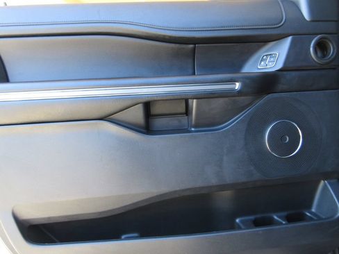 Used 2020 Ford Expedition XLT w/ Equipment Group 202A RWD image 10