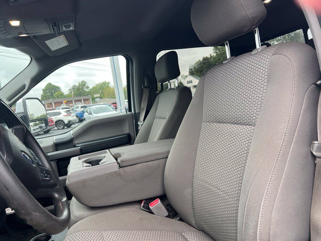Used 2017 Ford F250 XLT w/ XLT Premium Package AWD/4WD image 10