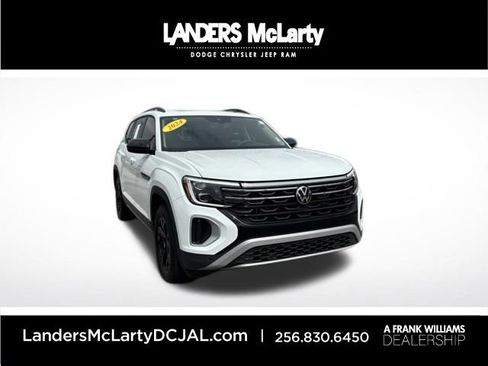 Used 2024 Volkswagen Atlas Peak Edition SE AWD/4WD image 1