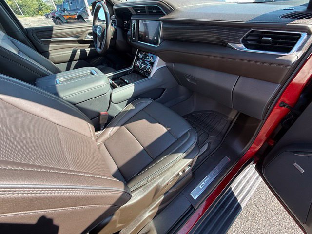 Used 2024 GMC Yukon XL Denali w/ Denali Reserve Package AWD/4WD image 28