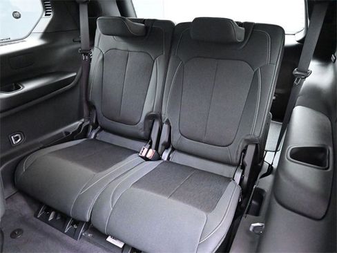 New 2025 Jeep Grand Cherokee L Laredo image 19