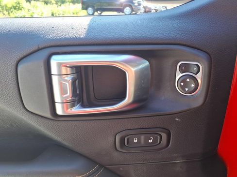 Used 2025 Jeep Wrangler Unlimited Sahara w/ Safety Group AWD/4WD image 28
