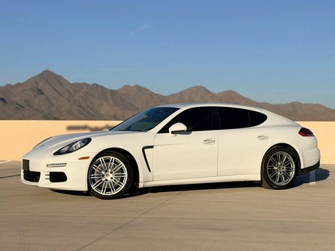 Used 2016 Porsche Panamera image 8