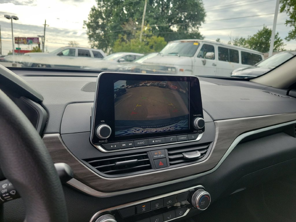 Used 2025 Nissan Altima 2.5 SV FWD image 29