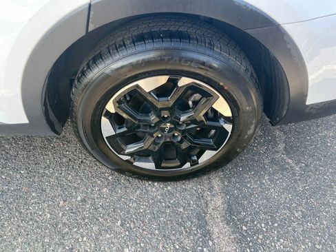 Used 2024 Kia Sorento S image 33