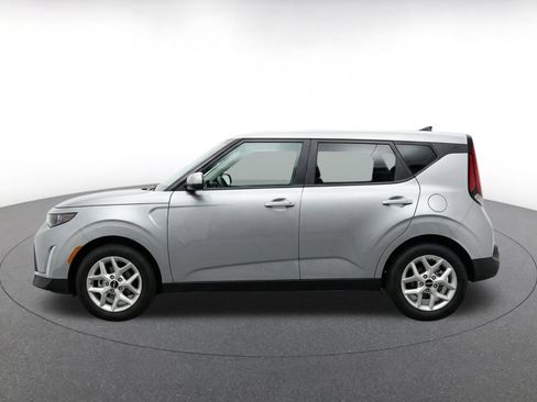 Used 2025 Kia Soul LX w/ LX Technology Package FWD image 4