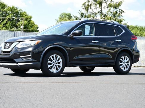 Used 2018 Nissan Rogue SV FWD image 3
