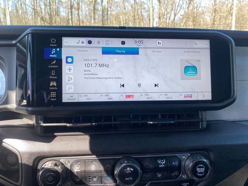 Used 2024 Jeep Wrangler Willys image 17