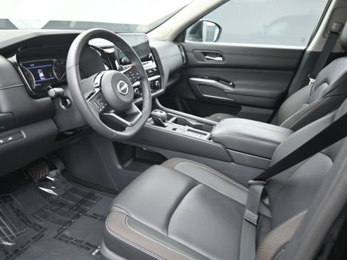 Used 2025 Nissan Pathfinder SL w/ SL Premium Package image 12