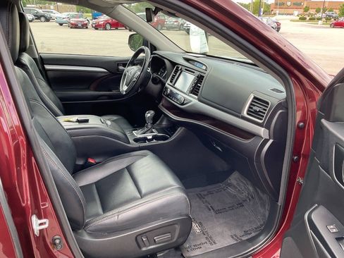 Used 2017 Toyota Highlander XLE AWD/4WD image 48