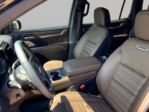Used 2026 GMC Acadia Denali Ultimate w/ LPO, Floor Liner Package FWD image 8