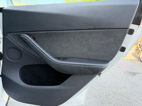 Used 2023 Tesla Model Y Long Range AWD/4WD image 29