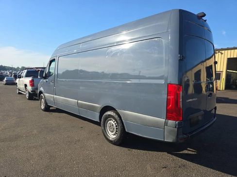 Used 2019 Mercedes-Benz Sprinter 170 image 2