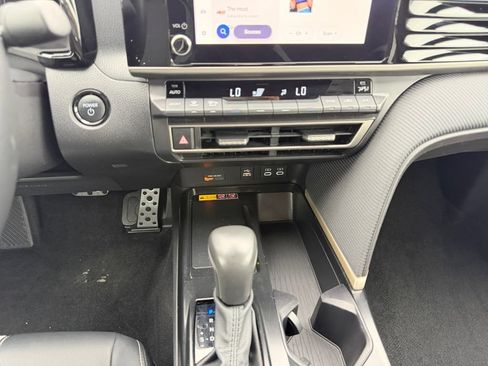 Used 2025 Toyota Camry SE FWD image 11