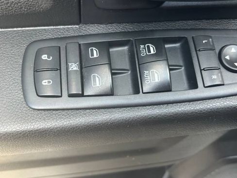 Used 2017 RAM 1500 Express RWD image 29