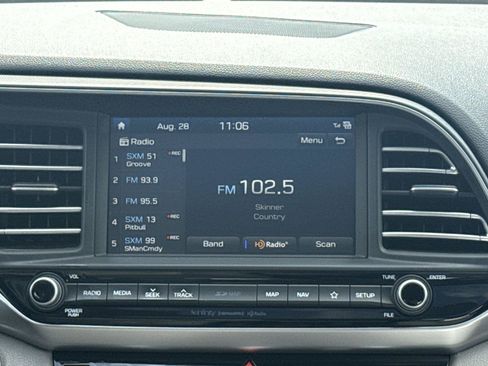 Used 2020 Hyundai Elantra Limited w/ Ultimate Package 03 FWD image 25