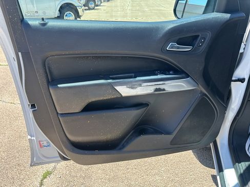 Used 2021 Chevrolet Colorado LT w/ Fleet Safety Package image 9