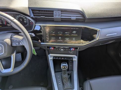 Used 2025 Audi Q3 2.0T Premium image 16
