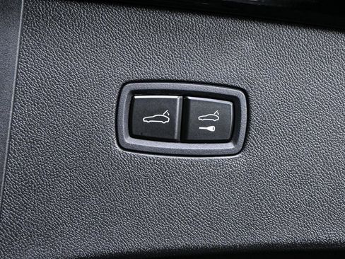 Certified 2025 Porsche Cayenne Coupe image 35