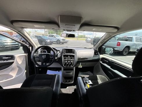 Used 2018 Dodge Grand Caravan SE FWD image 29