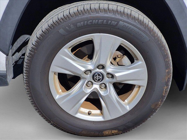 Used 2021 Toyota RAV4 XLE FWD image 16