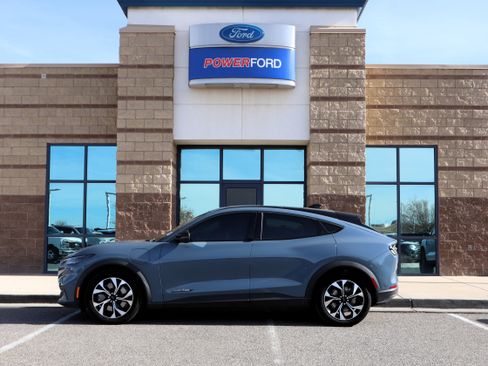 Certified 2024 Ford Mustang Mach-E Select image 9