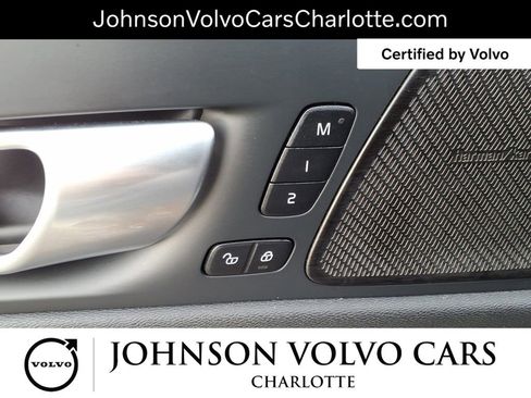 Used 2024 Volvo XC60 B5 Plus image 12