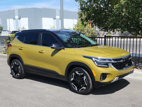 Used 2024 Kia Seltos SX AWD/4WD image 2