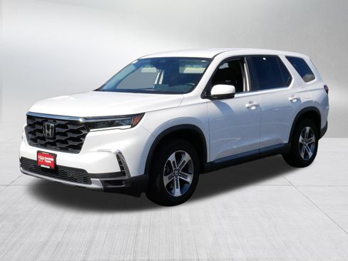 Used 2025 Honda Pilot EX-L image 3