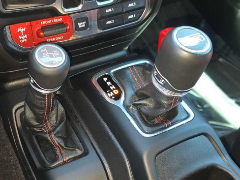 Used 2023 Jeep Wrangler Unlimited Rubicon 4xe AWD/4WD image 21