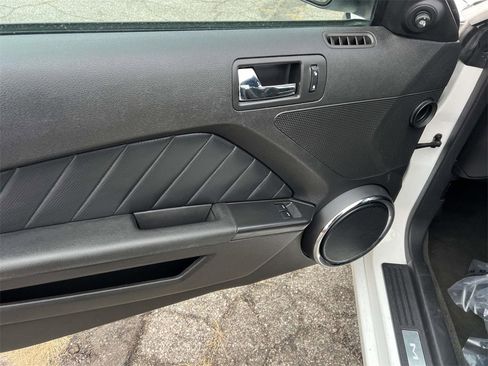 Used 2013 Ford Mustang Premium image 22