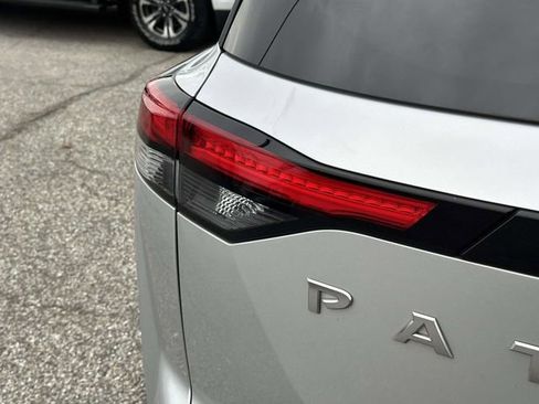 Used 2022 Nissan Pathfinder SV w/ SV Black Package image 31