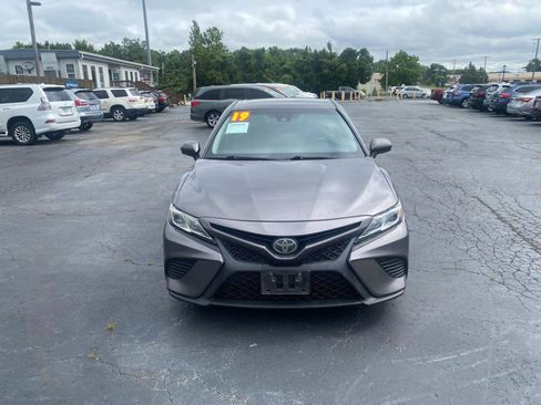 Used 2019 Toyota Camry SE FWD image 2