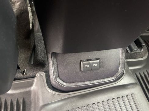 Used 2024 Toyota Highlander LE image 18