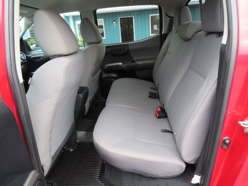 Used 2019 Toyota Tacoma TRD Off-Road image 34