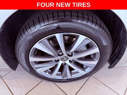 Certified 2021 Lexus ES 300h w/ Premium Package image 4