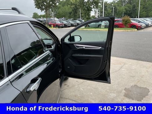 Used 2018 Cadillac XT5 Luxury w/ LPO, Wheel Lock Package AWD/4WD image 19