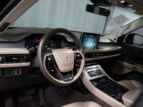 Used 2023 Lincoln Aviator 2WD w/ Premium Package image 7