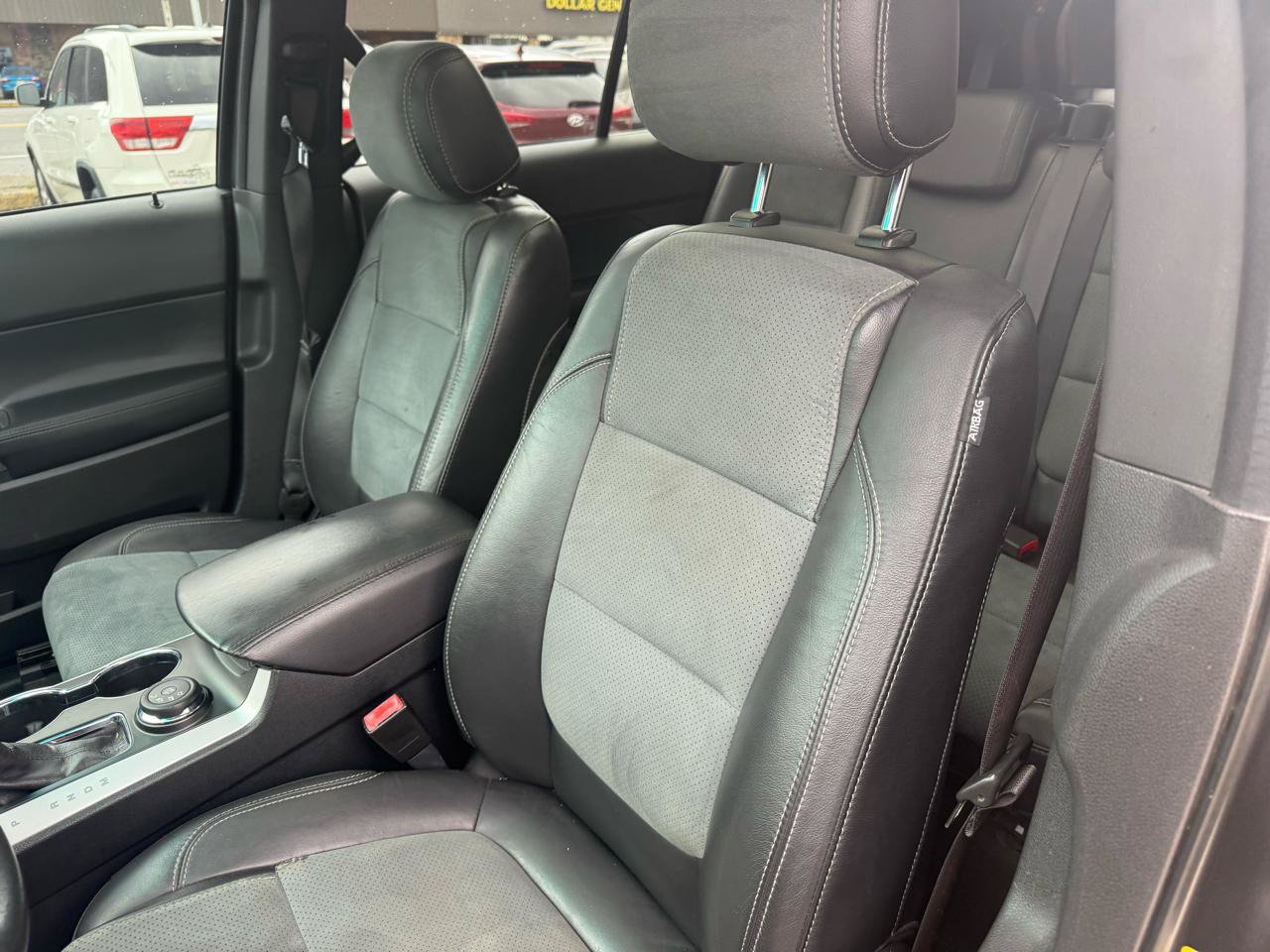 Used 2015 Ford Explorer XLT w/ Equipment Group 202B AWD/4WD image 18