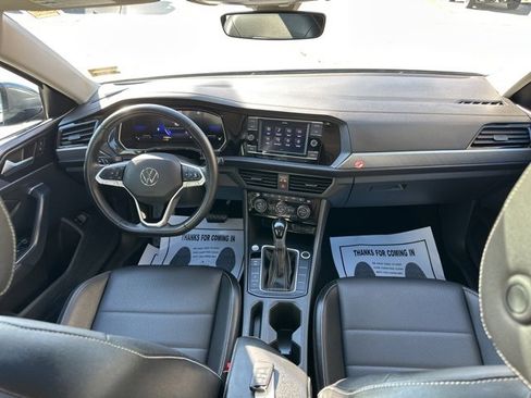 Used 2024 Volkswagen Jetta SE image 21