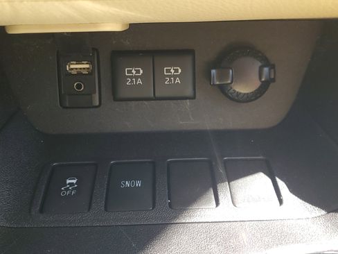 Used 2018 Toyota Highlander XLE image 27