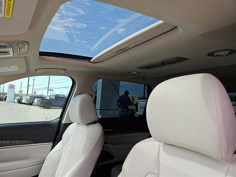 Used 2024 Kia Telluride EX w/ EX Captain's Chair Package image 13