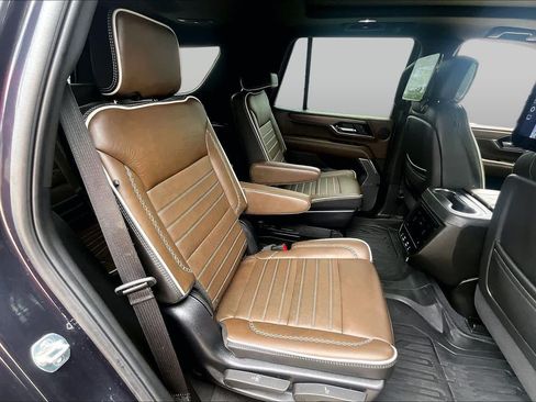 Used 2025 GMC Yukon Denali Ultimate w/ LPO, Floor Liner Package AWD/4WD image 20